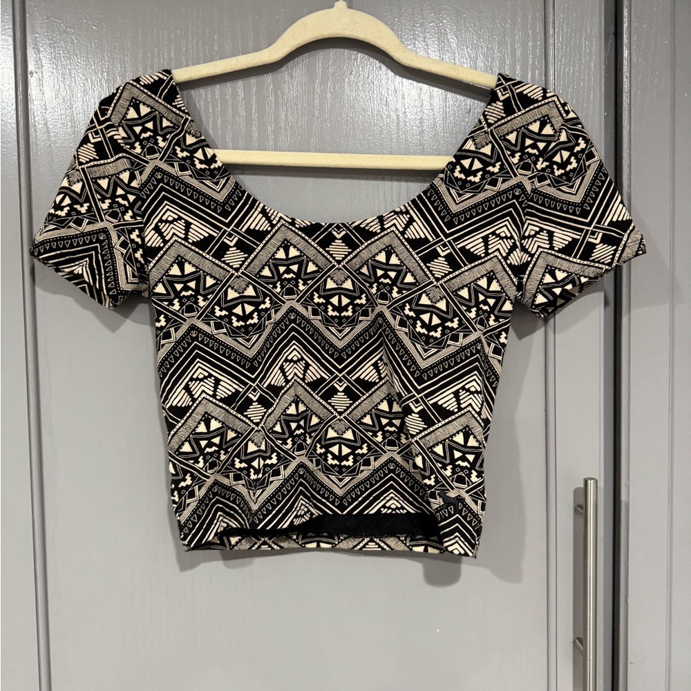 Victoria's Secret Black and Cream Geometric Crop Top